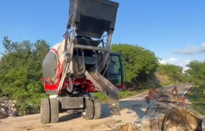 Self Loading Mixer Case
